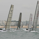 Des catamarans de classe A lors d'une régate.